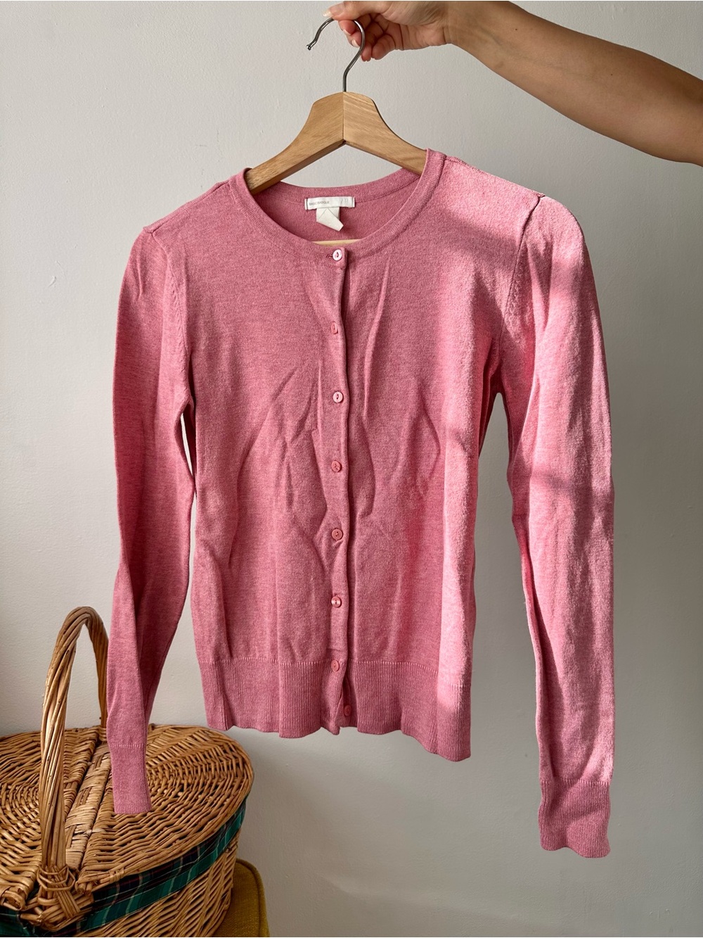 H&M pink cardigan in XS 

#hm #knitwear